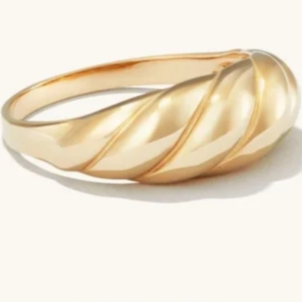 Mejuri Thin Croissant Dome Pinky Ring Gold size 3